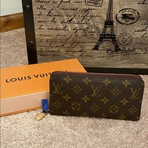 Authentic Louis Vuitton Zippy Wallet